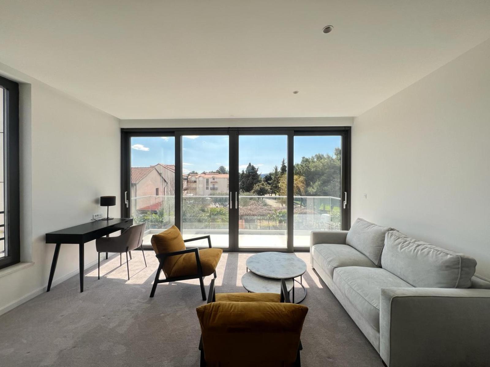 Hotel Oscar Kaštela エクステリア 写真