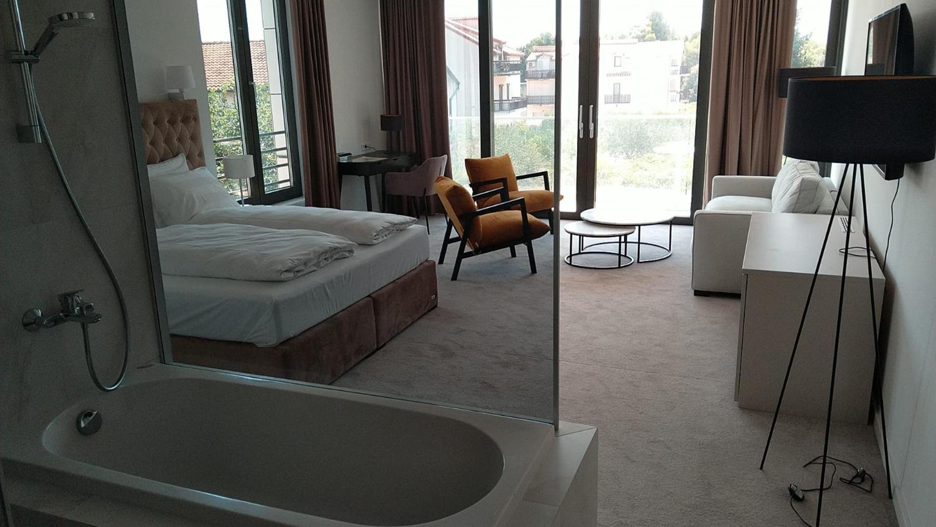 Hotel Oscar Kaštela エクステリア 写真
